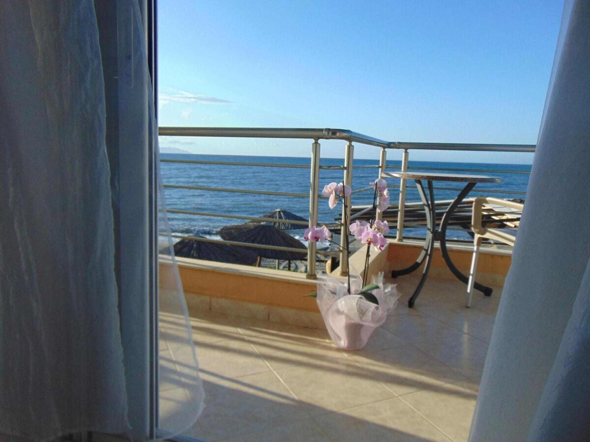 Comfy Beachfront Litinas Casa With Seaview خانيا المظهر الخارجي الصورة